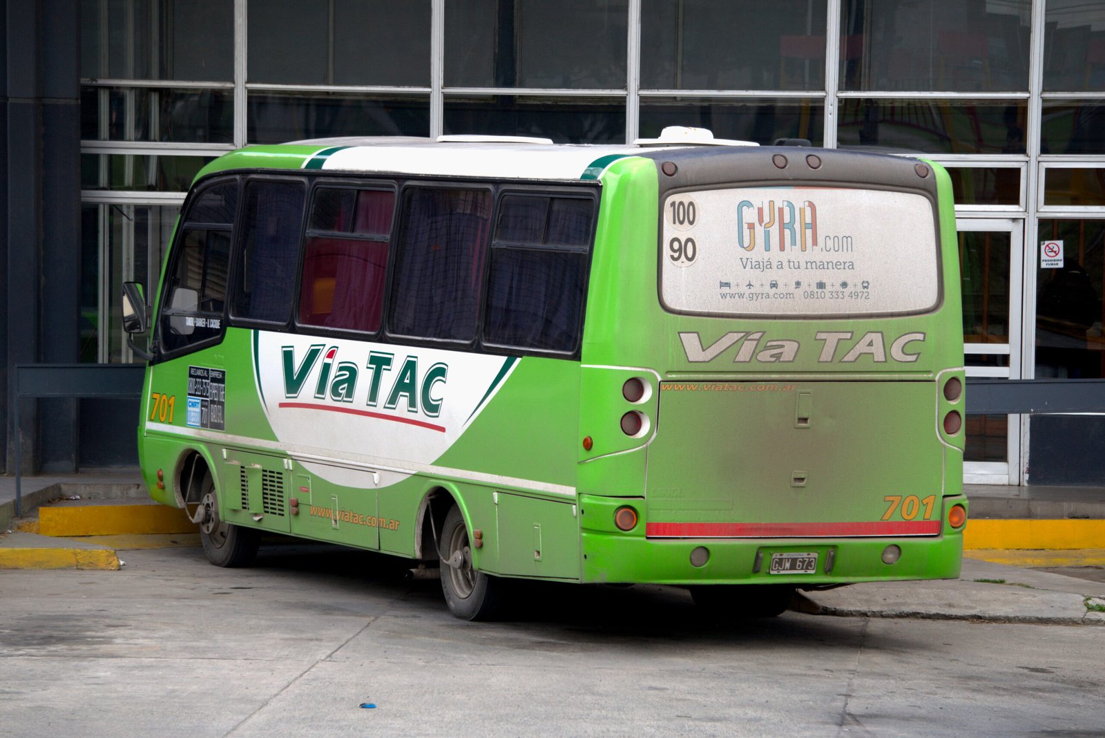 Micro-ônibus estacionado em fotografia ilustrativa de 2018.