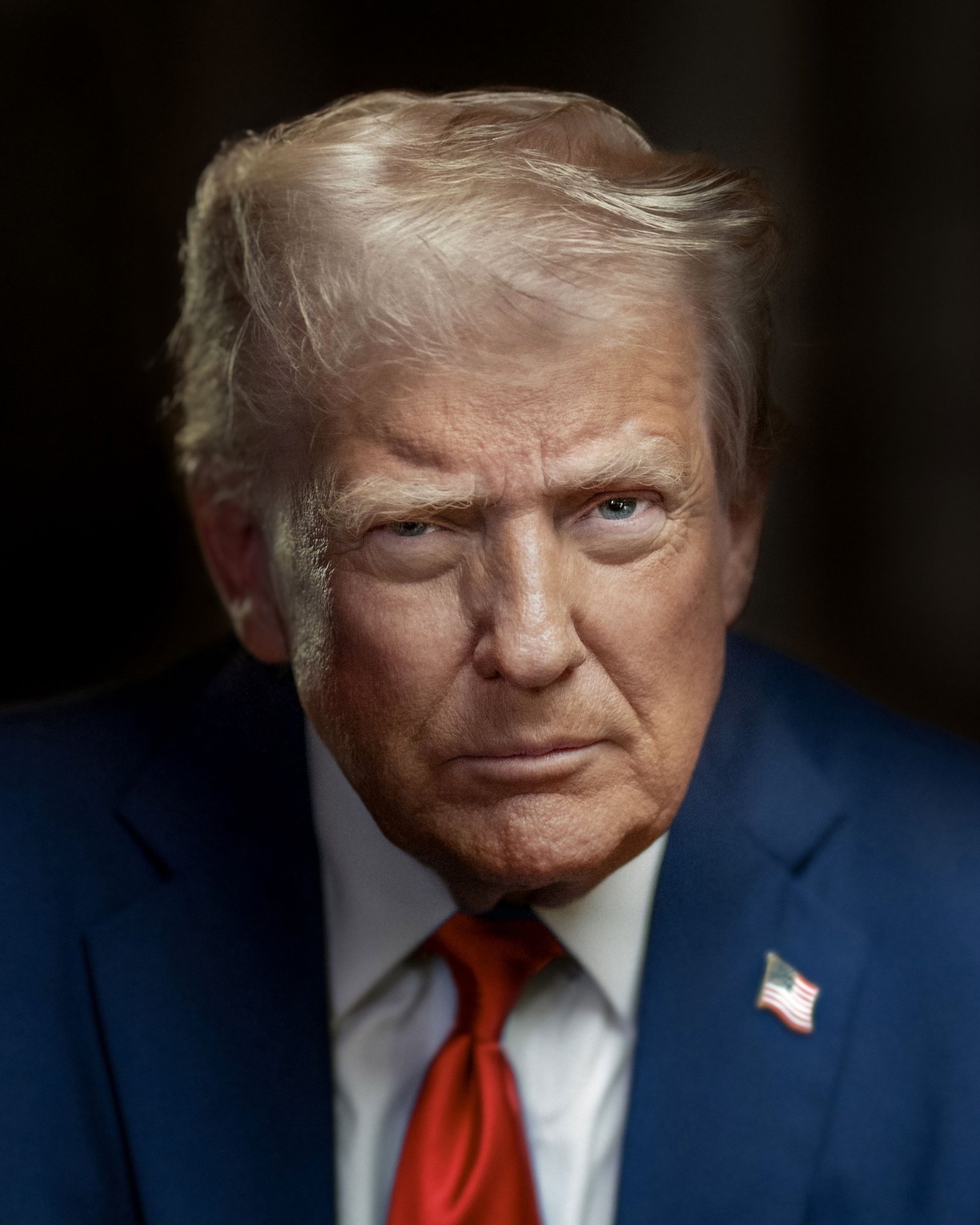 Retrato oficial de Donald Trump, de terno e gravata, em 2025. Foto de arquivo: Daniel Torok/Casa Branca, domínio público.